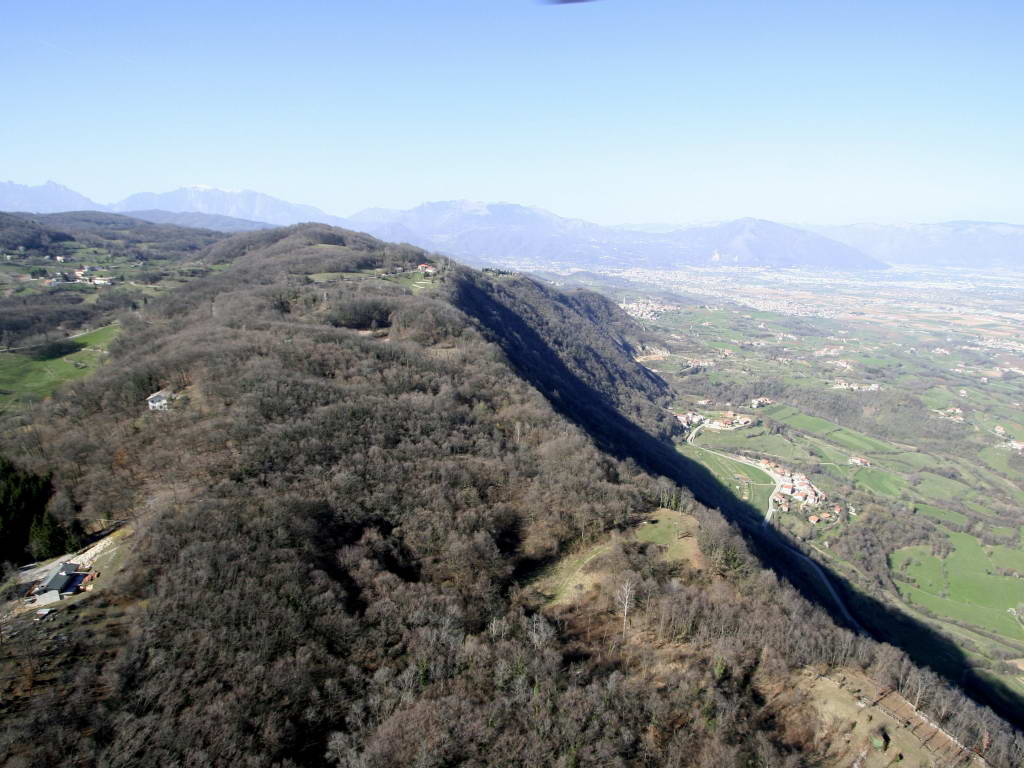 La scarpata dell'altopiano da sud